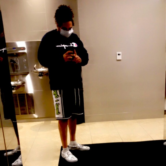 Meet your Posher, Chris - Picture 1 of 2